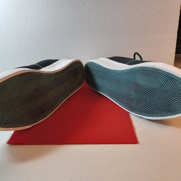 Converse black men's Sneaker size 11 - Picture 2 of 6